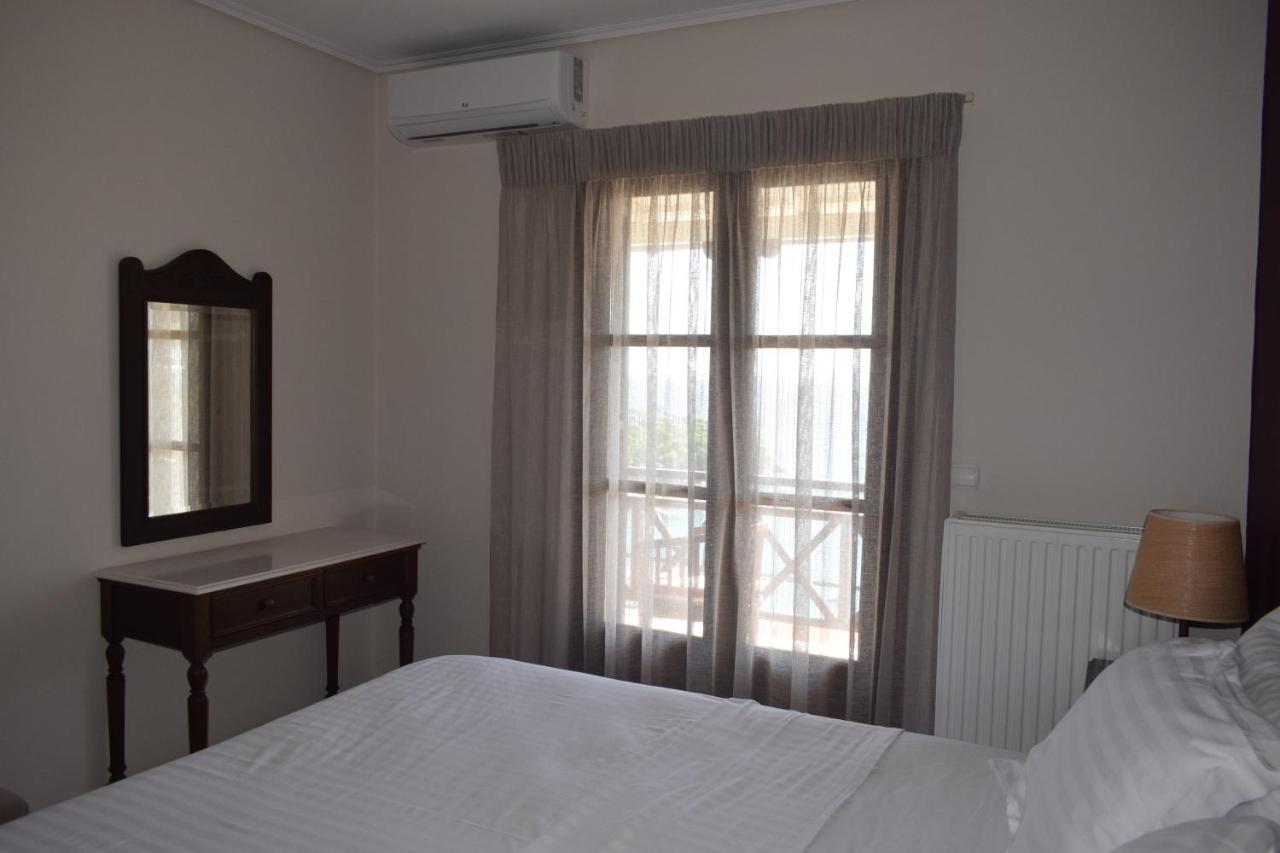 Elpida Apartment *