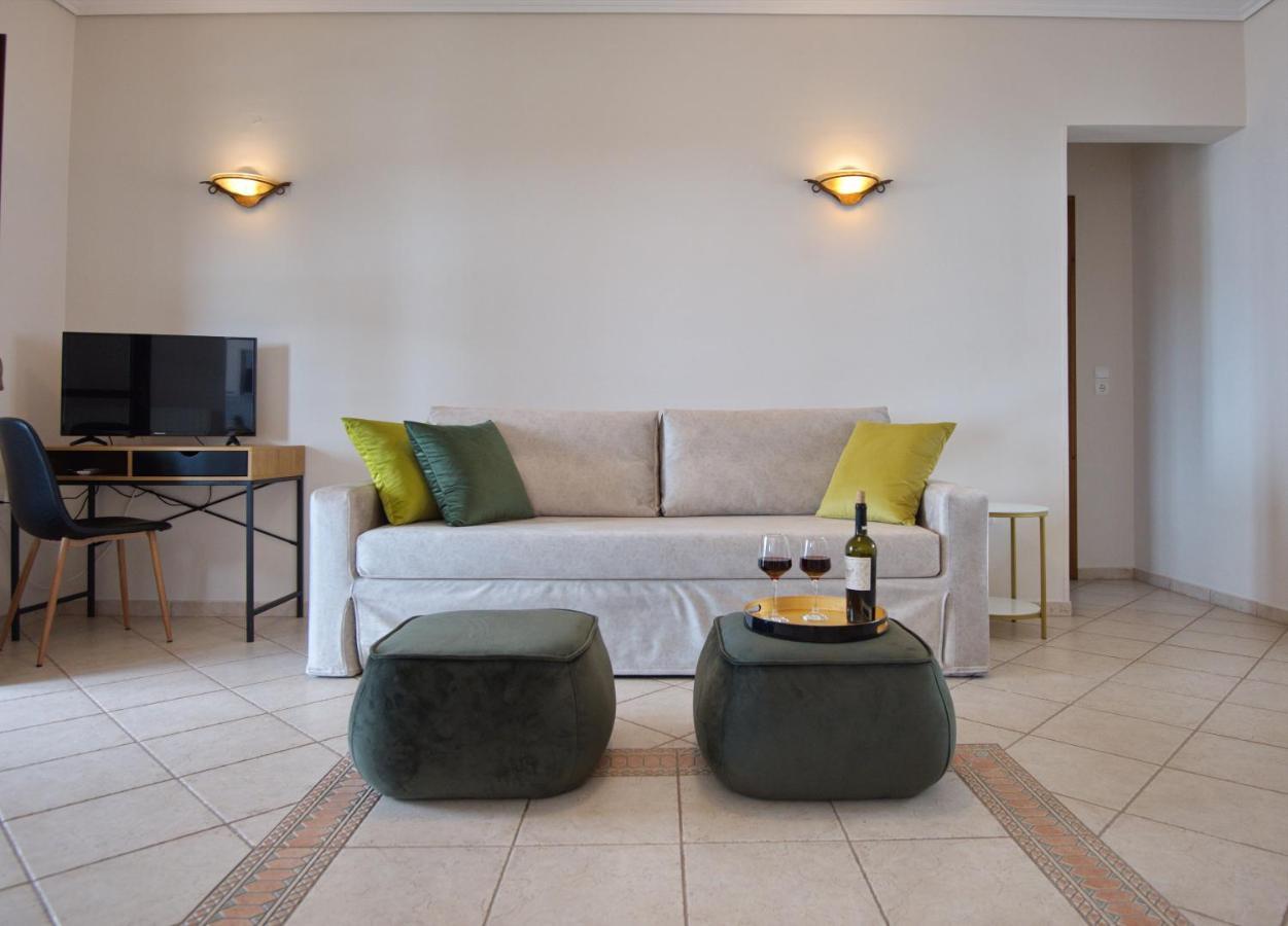 Elpida Apartment *